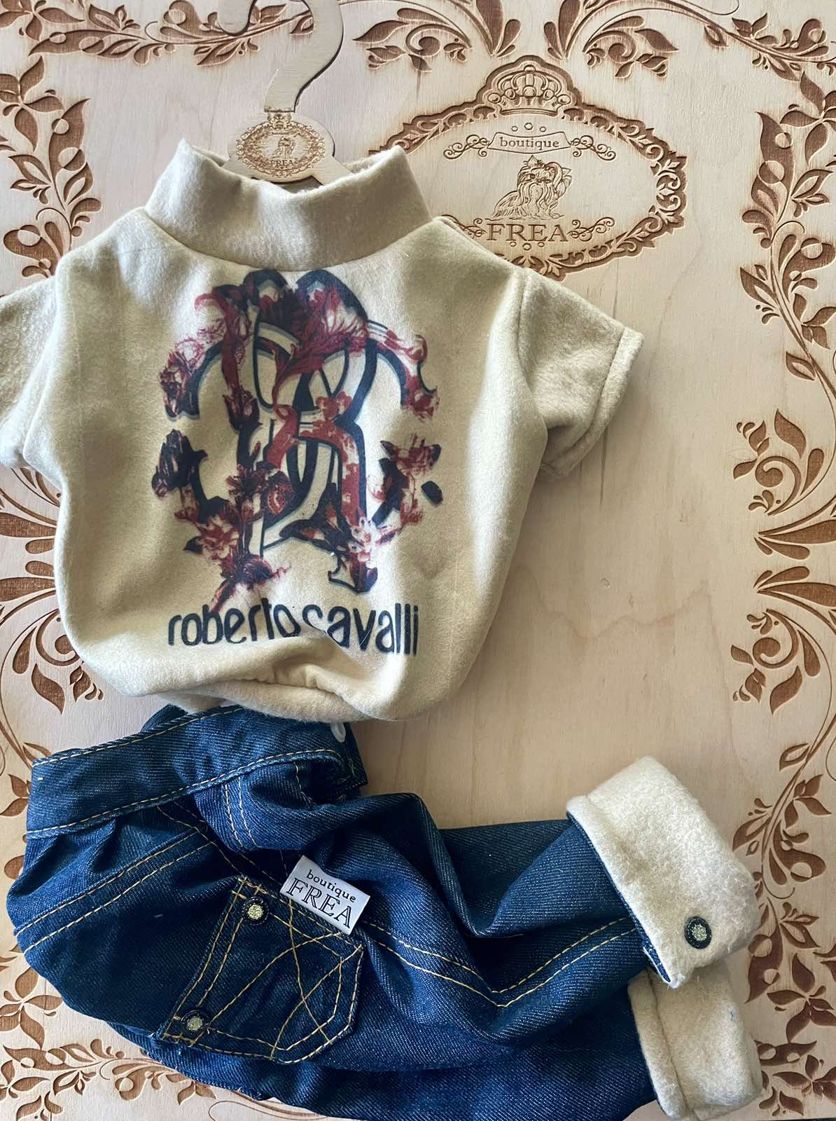 Блузка и дънки “My Yorkie Fashion Icon collection by FREA”